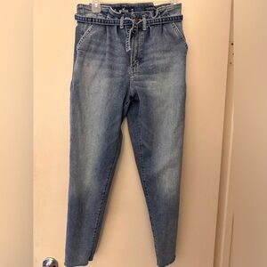 HOLLISTER Ultra High-Rise Mom Jeans. Vintage Stretch Women’s Lt. Blue Wash 26/27